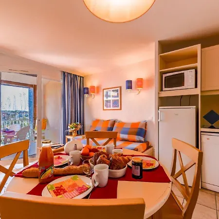 Comfortable 2 Km Away From The Sea Apartamento
